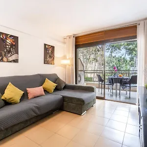 amplio-apartamento-en-salou-con-piscina-a-2-minutos-de-la-playa.top-hotels-tarragona.com/